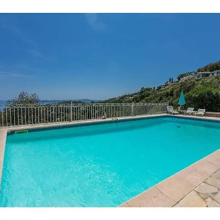 Bellevue With Saltwater Pool 别墅